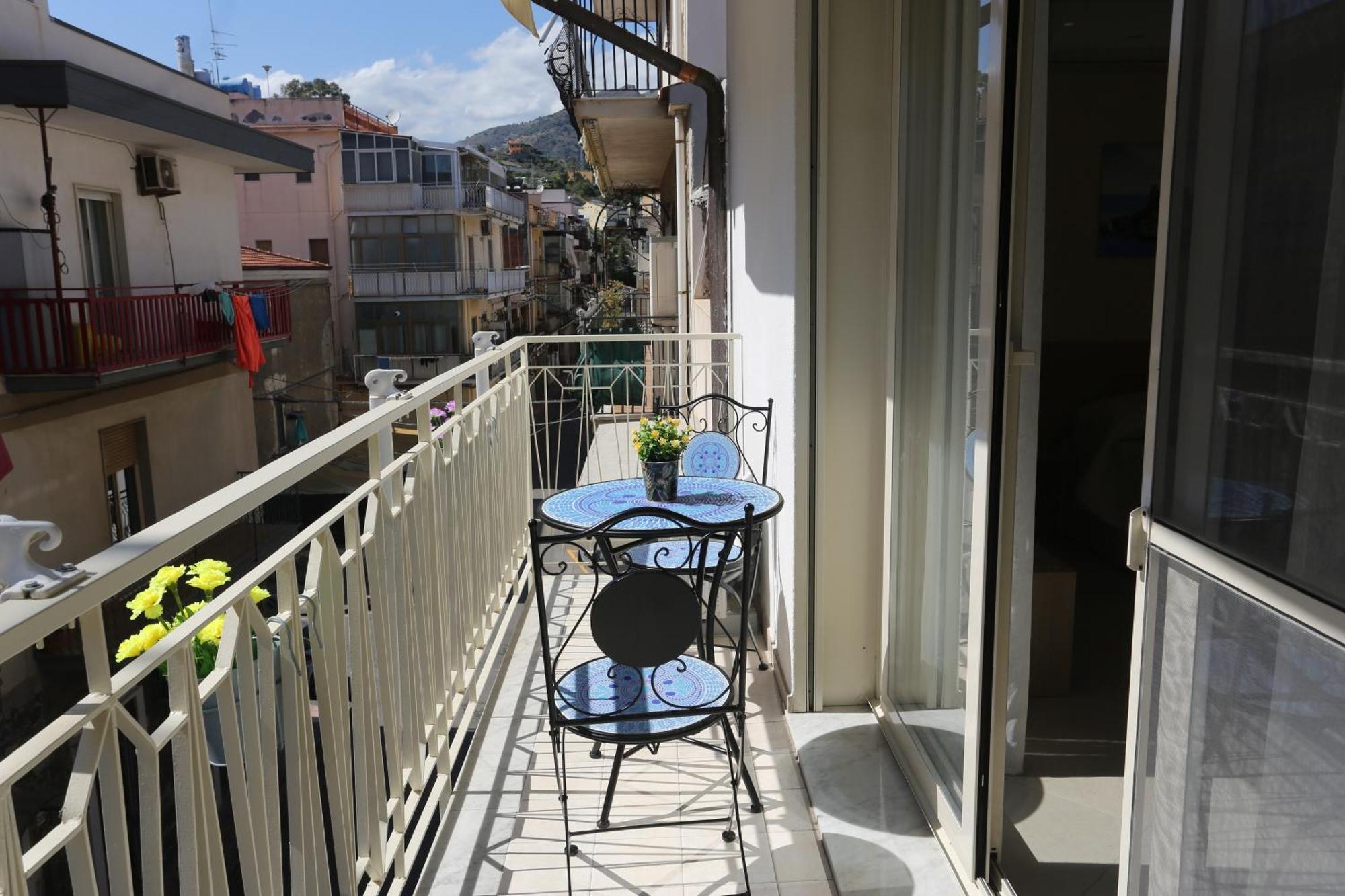 Theos Holidays Apartments Giardini Naxos Exterior photo