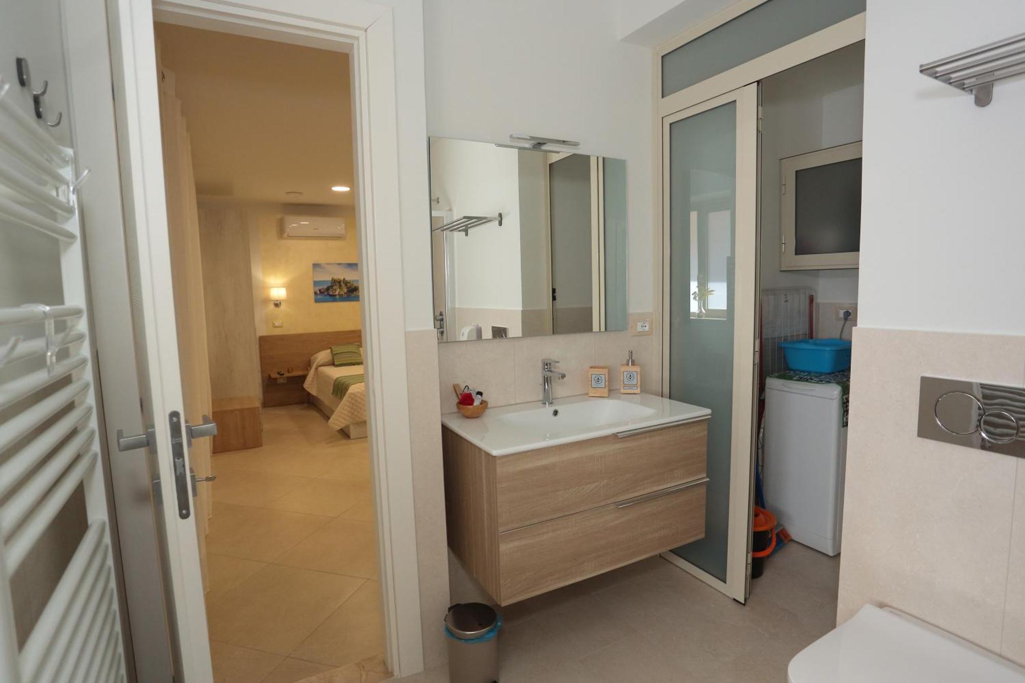 Theos Holidays Apartments Giardini Naxos Exterior photo