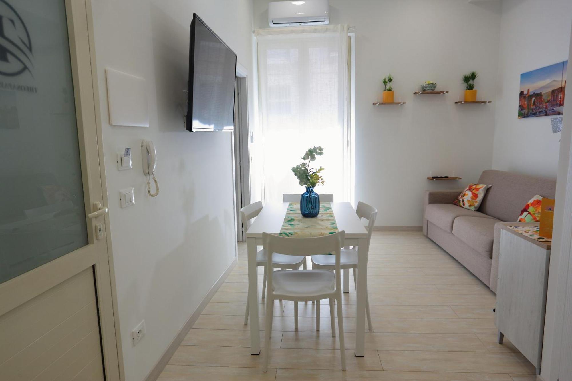 Theos Holidays Apartments Giardini Naxos Exterior photo