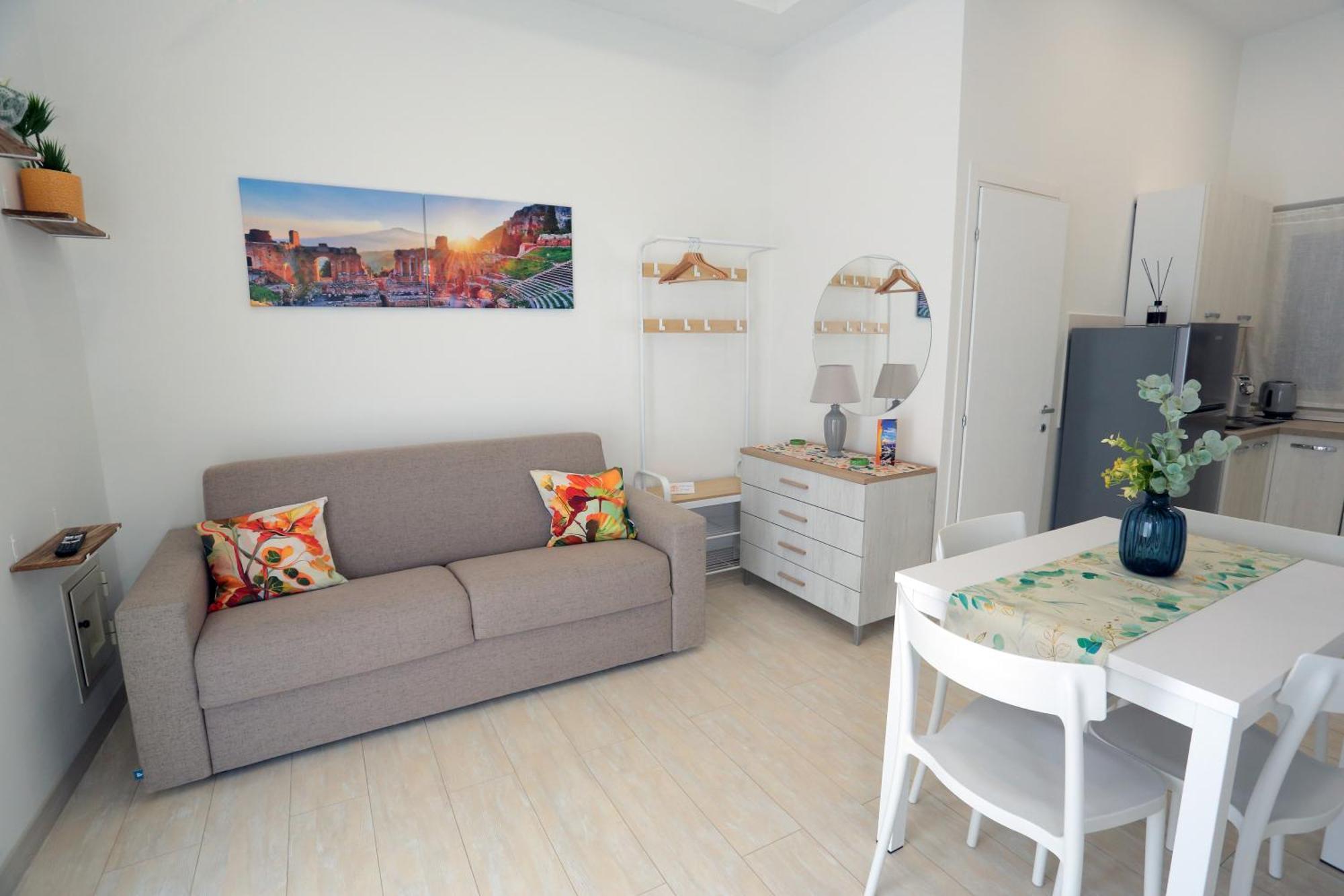 Theos Holidays Apartments Giardini Naxos Exterior photo
