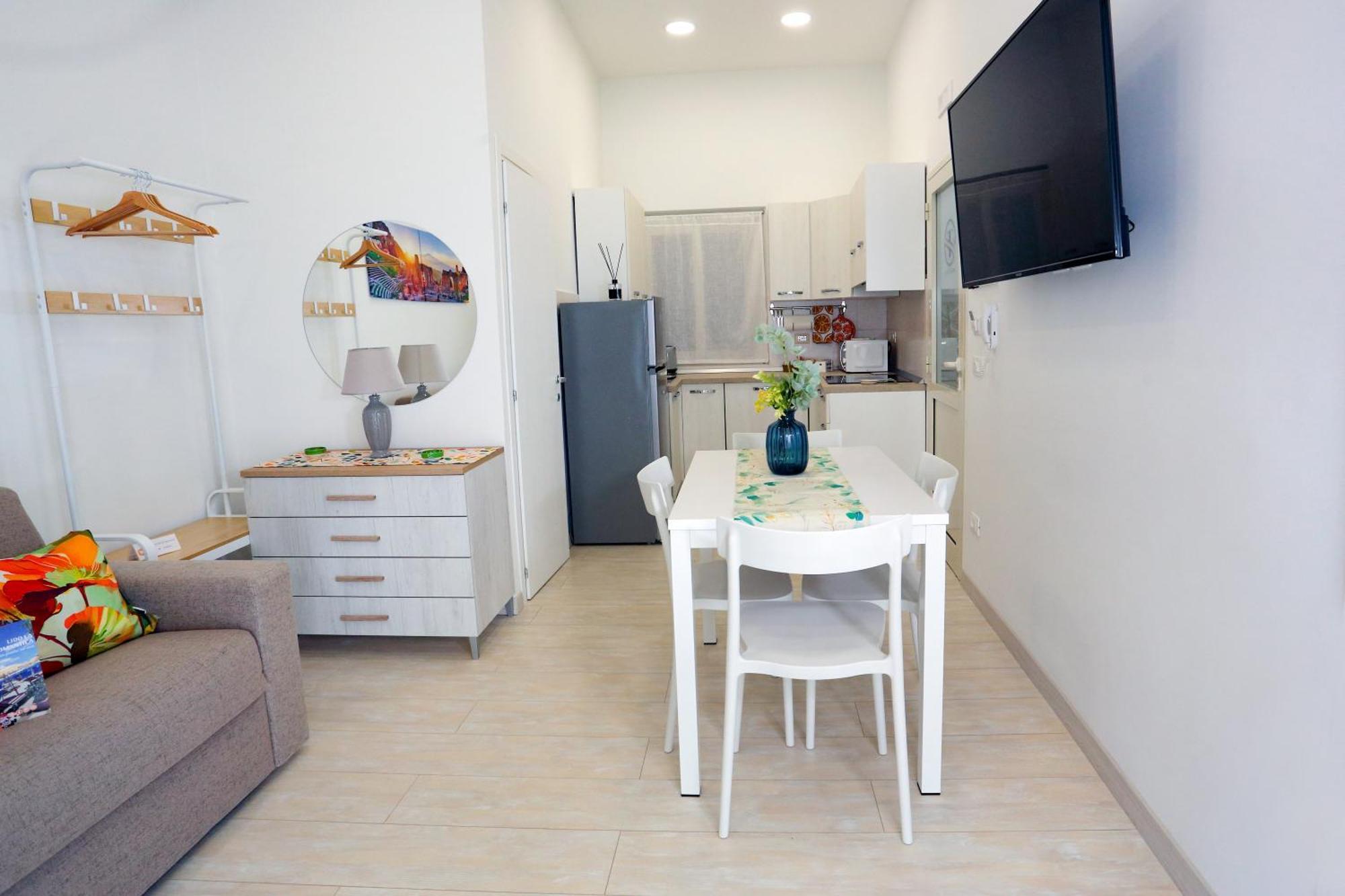 Theos Holidays Apartments Giardini Naxos Exterior photo